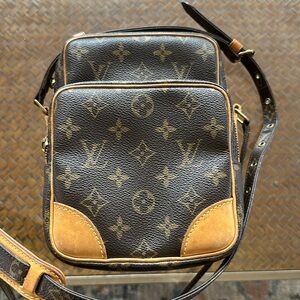 Louis Vuitton Amazone Bag Monogram Canvas crossbody DISCONTINUED bag.